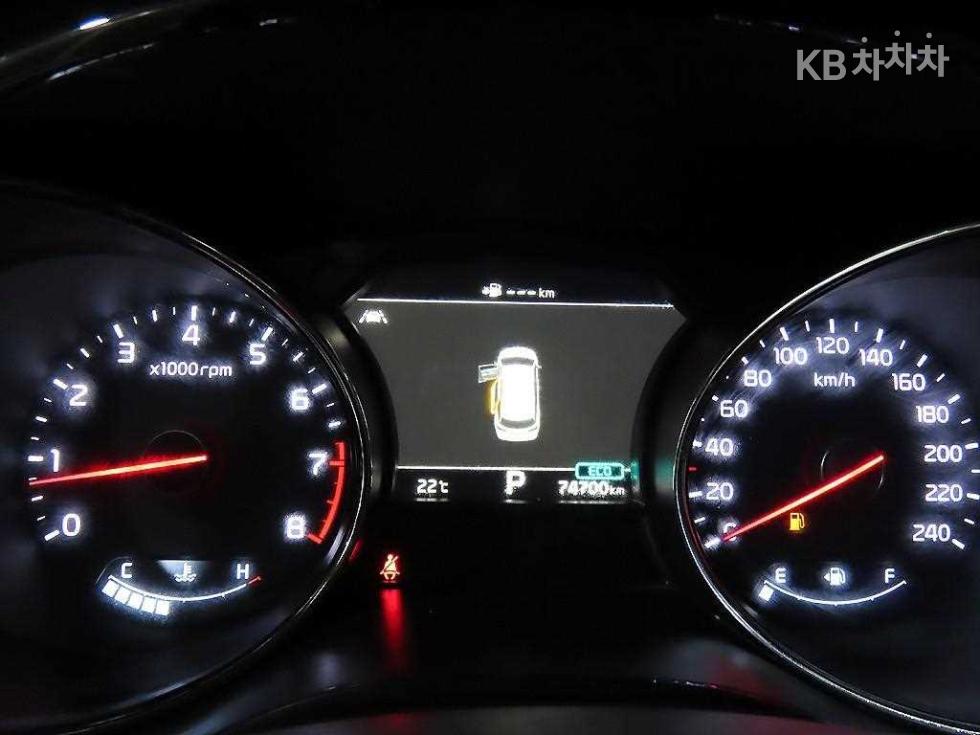 Kia Carnival — miniaturë 9