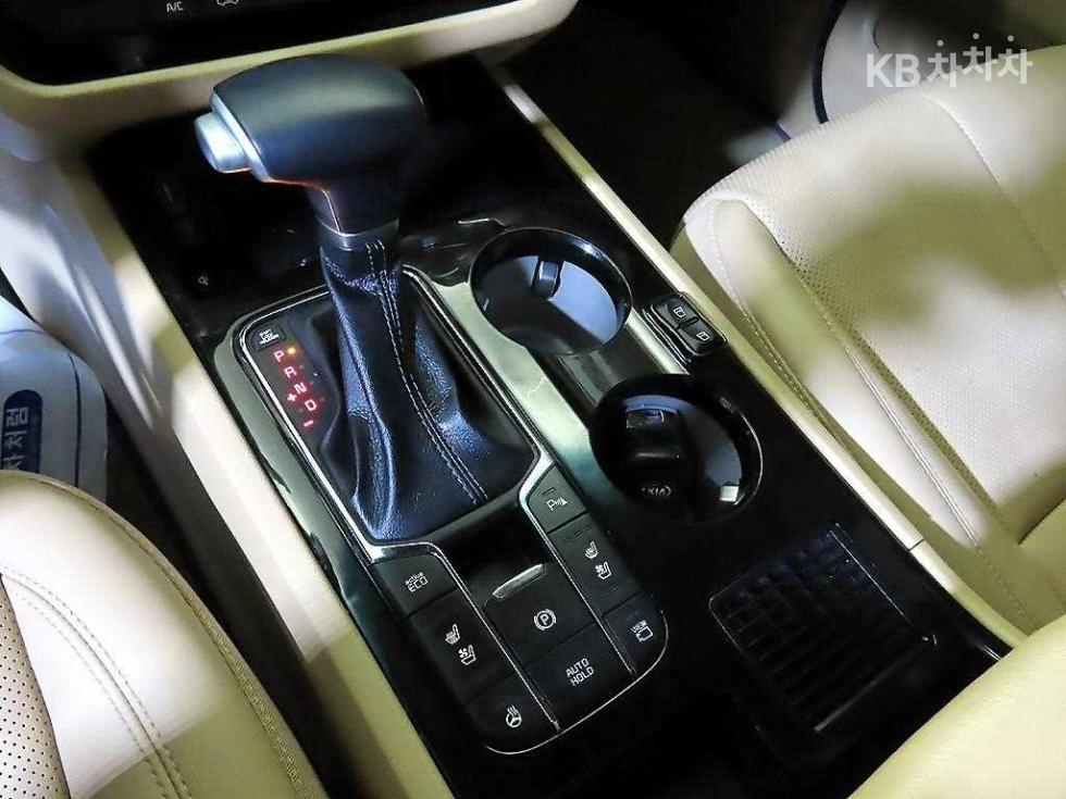 Kia Carnival — miniaturë 12