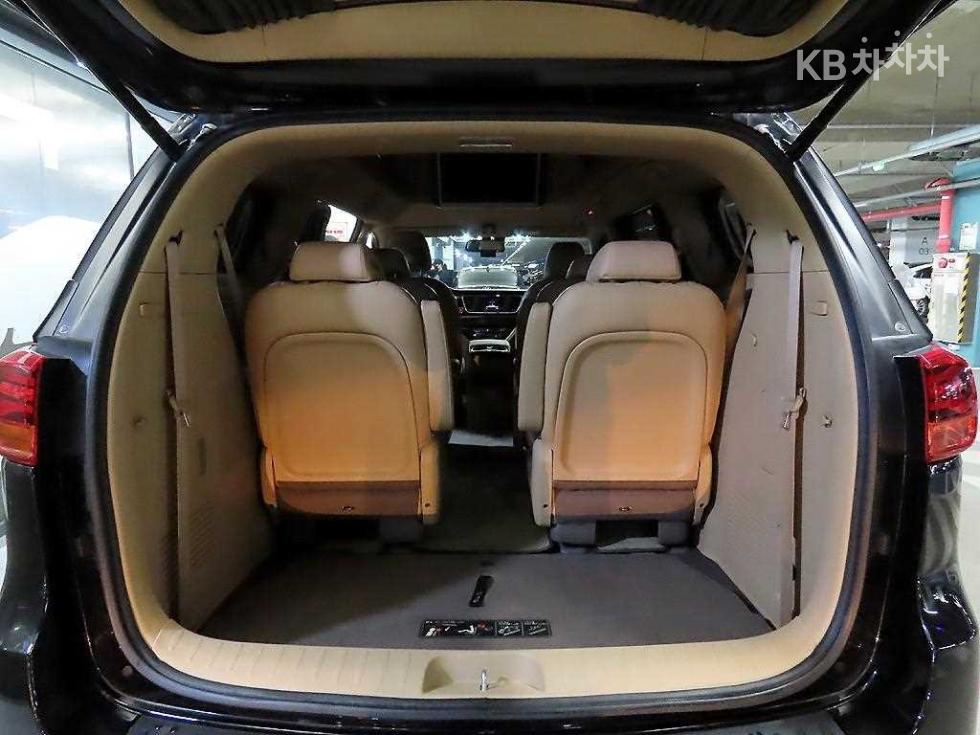 Kia Carnival — miniaturë 16
