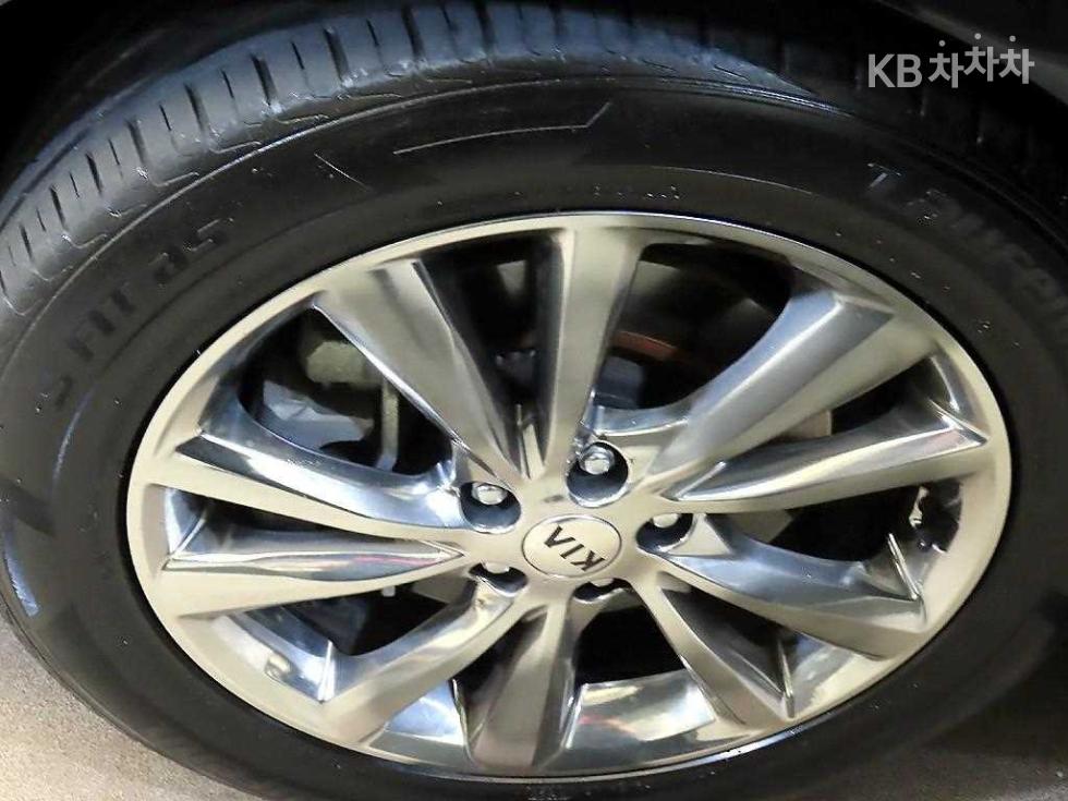 Kia Carnival — miniaturë 20
