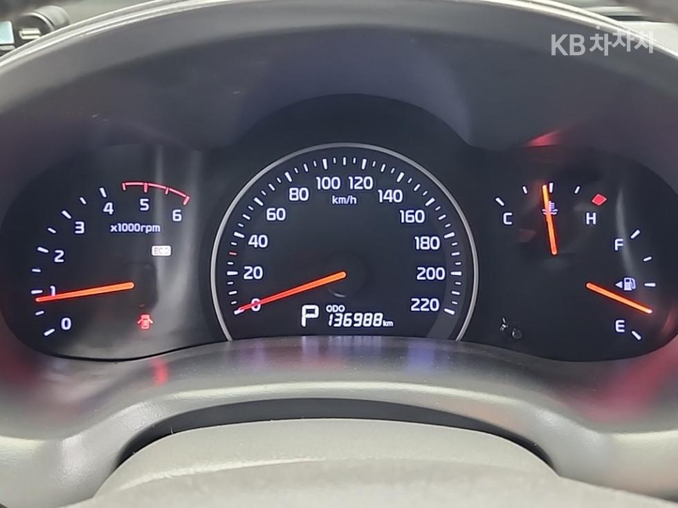 Kia Carnival — miniaturë 6