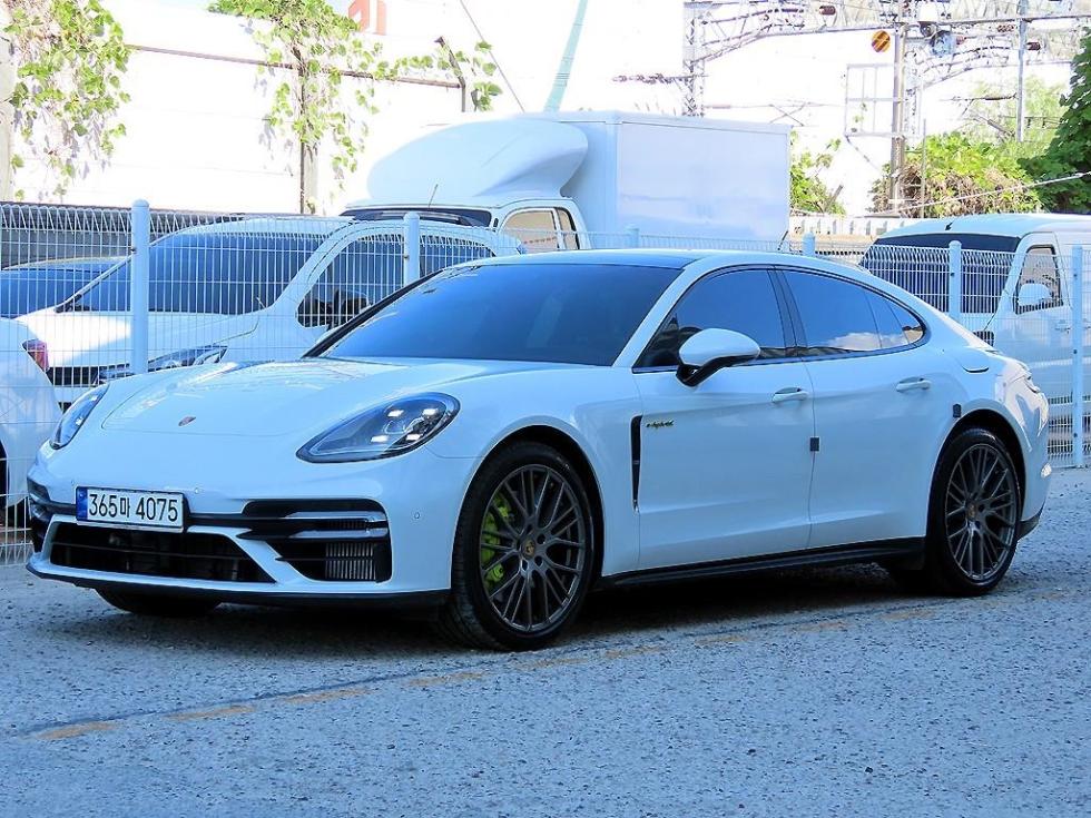 Porsche Panamera — miniaturë 2