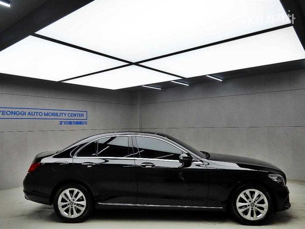 2020 Mercedes-Benz C photo