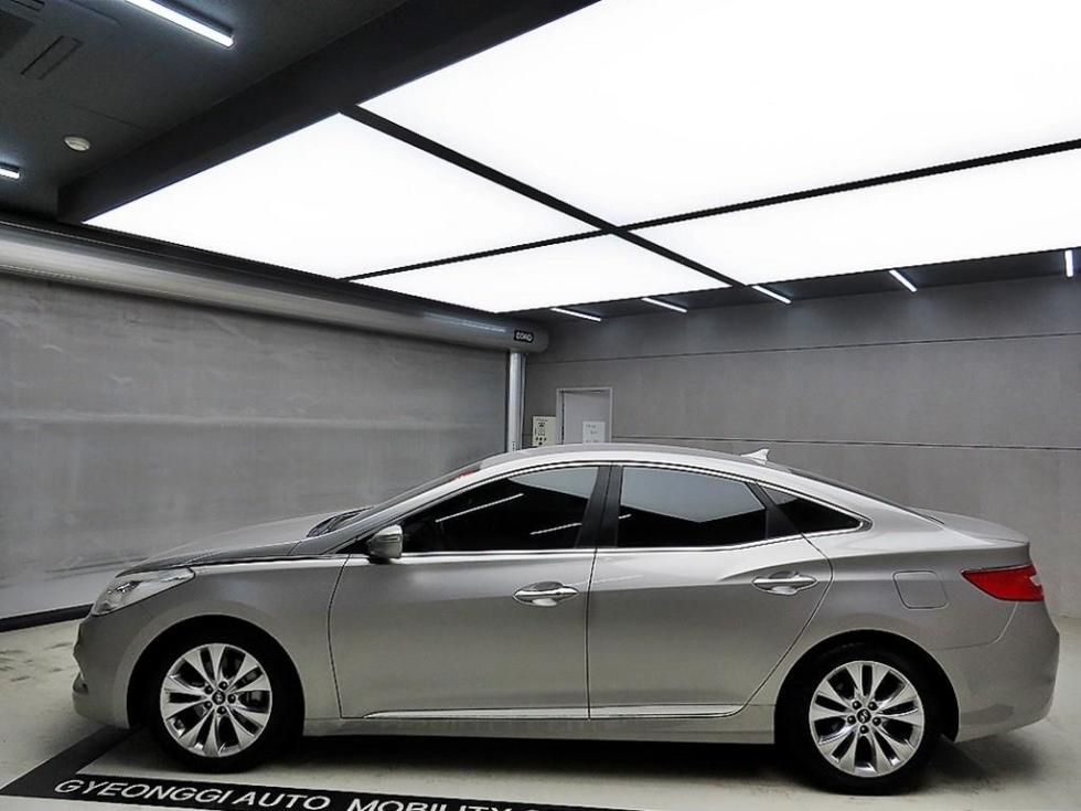 2011 Hyundai HG photo
