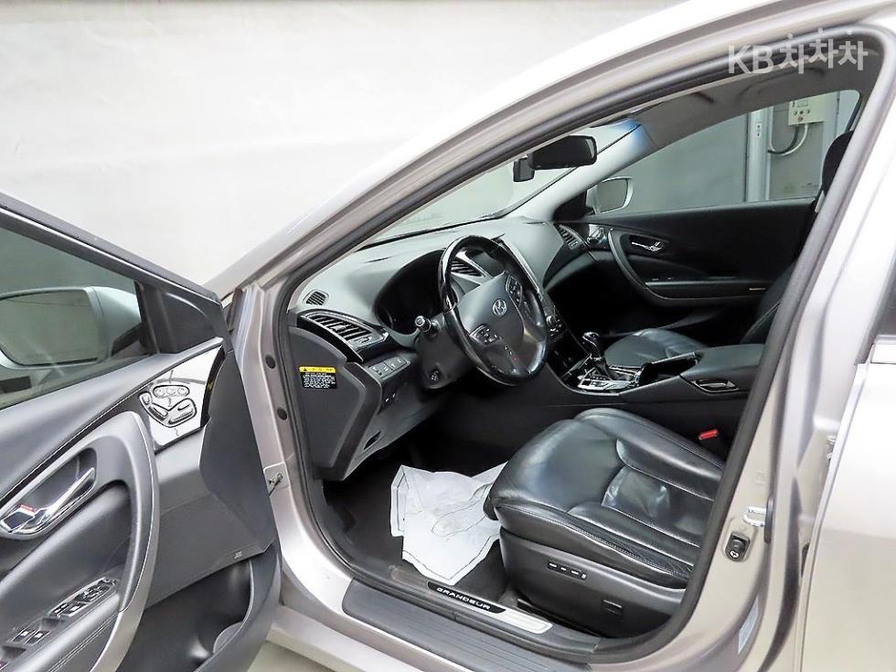 2011 Hyundai HG photo