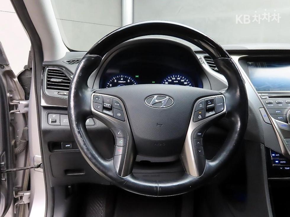 2011 Hyundai HG photo