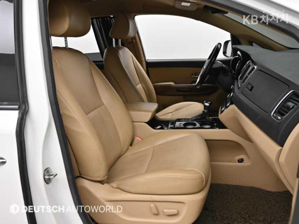 Kia Carnival — miniaturë 9