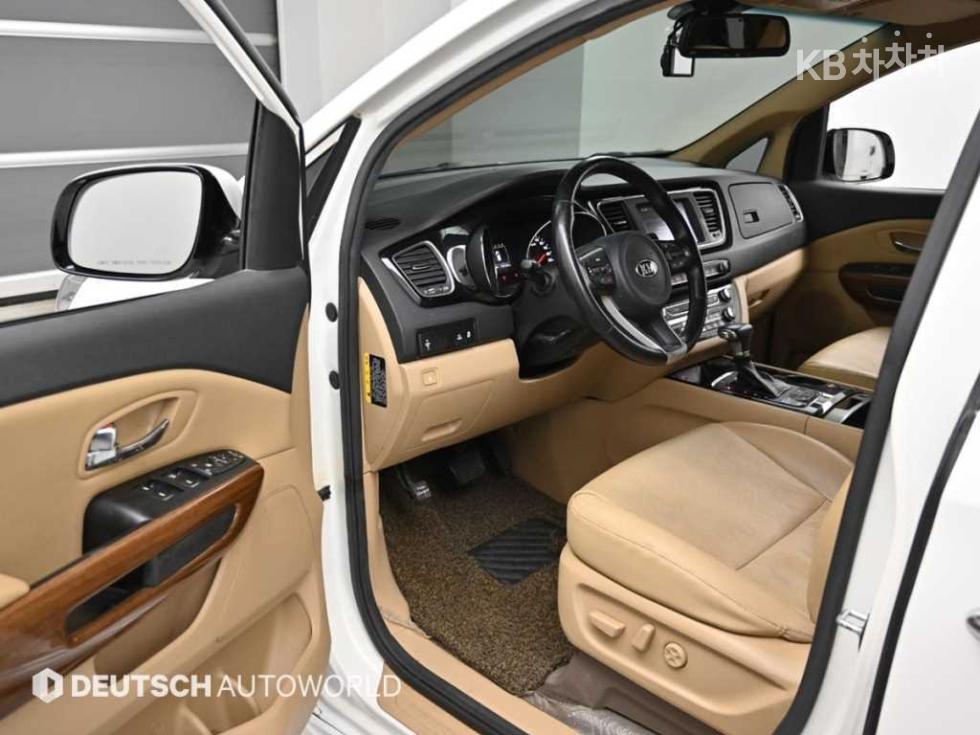 Kia Carnival — miniaturë 10