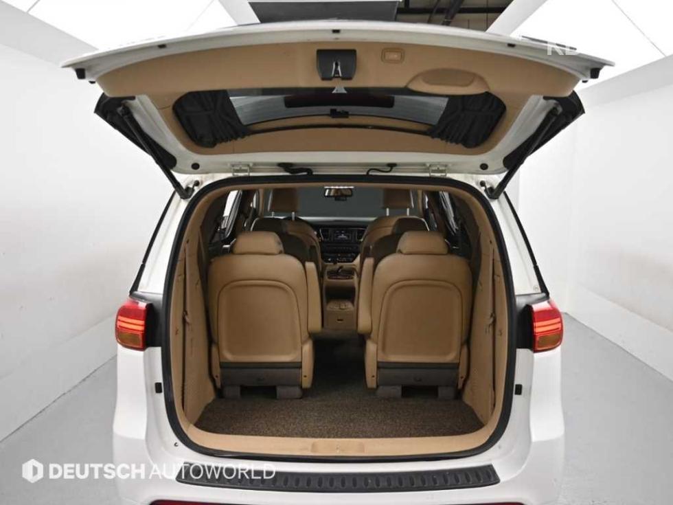 Kia Carnival — miniaturë 18