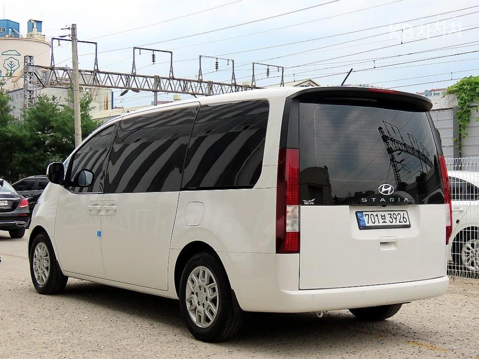 Hyundai Staria — miniaturë 3