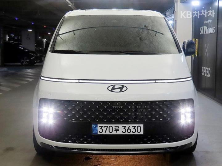 Hyundai Staria 2.2 라운지 7 AWD — foto 1
