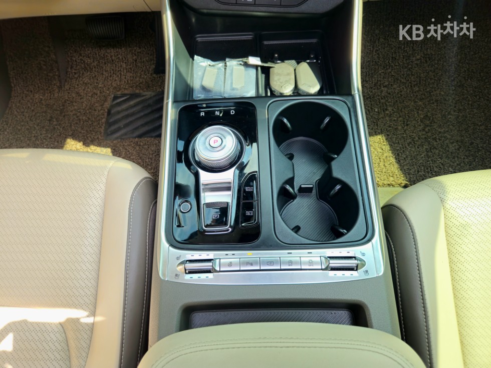 Kia Carnival — miniaturë 19