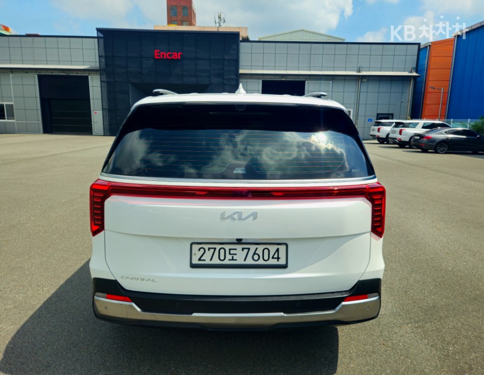 Kia Carnival — miniaturë 3