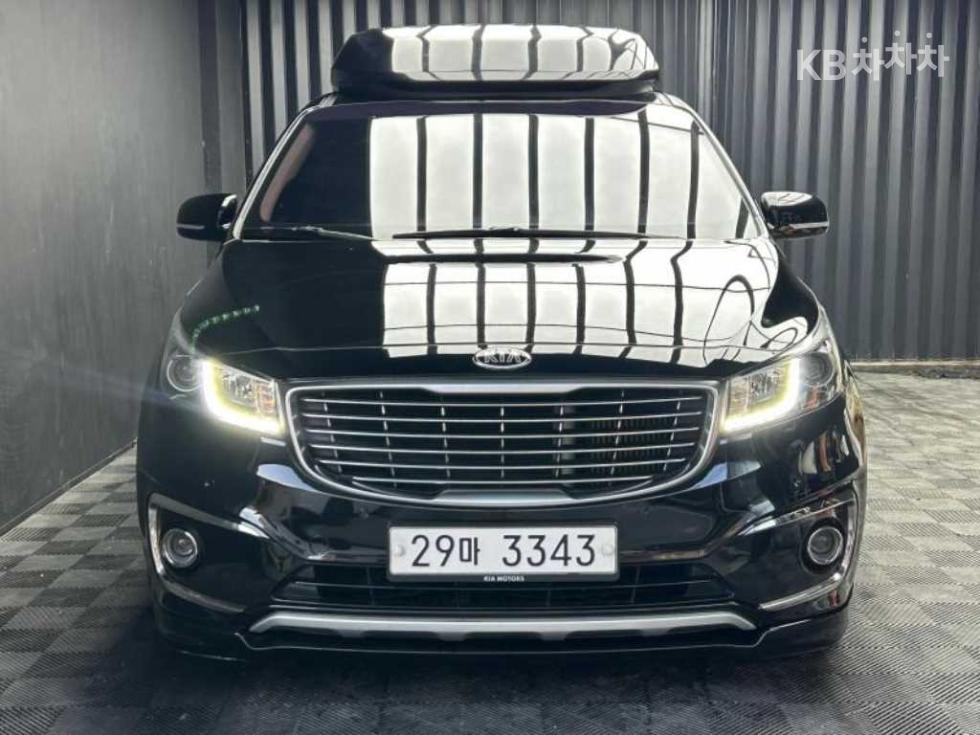 Kia Carnival — miniaturë 2