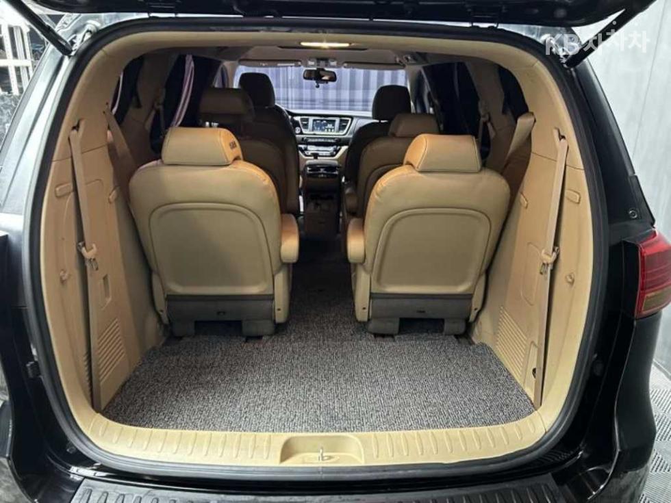 Kia Carnival — miniaturë 5