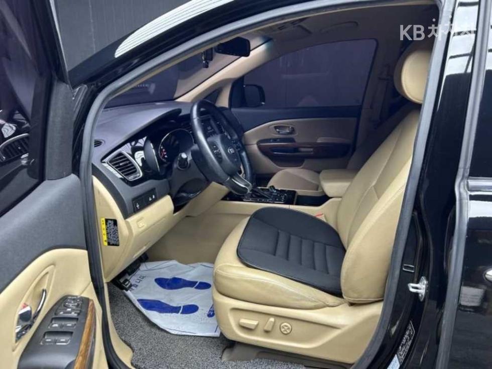 Kia Carnival — miniaturë 7