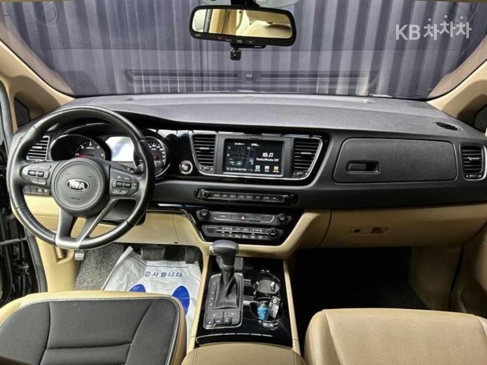 Kia Carnival — miniaturë 8