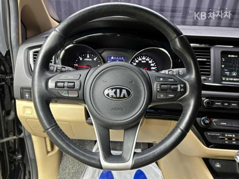 Kia Carnival — miniaturë 9