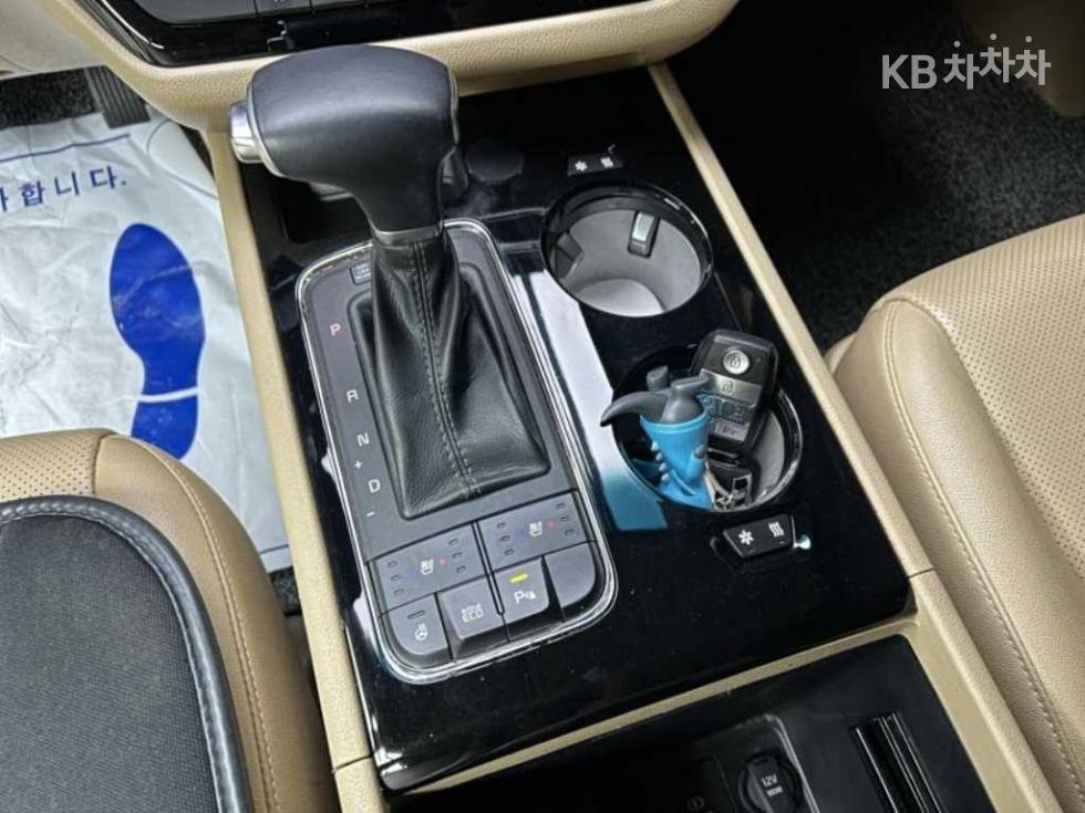 Kia Carnival — miniaturë 11