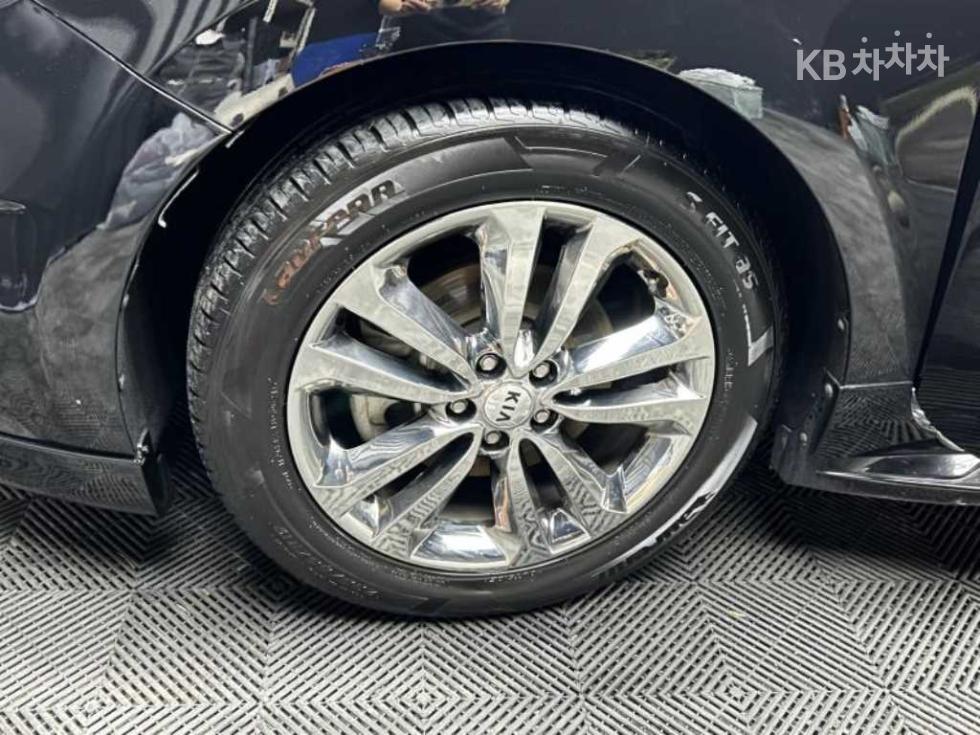 Kia Carnival — miniaturë 16