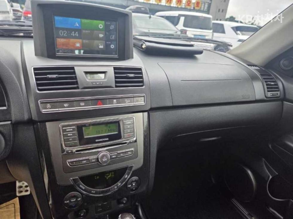 SsangYong Rexton — miniaturë 11