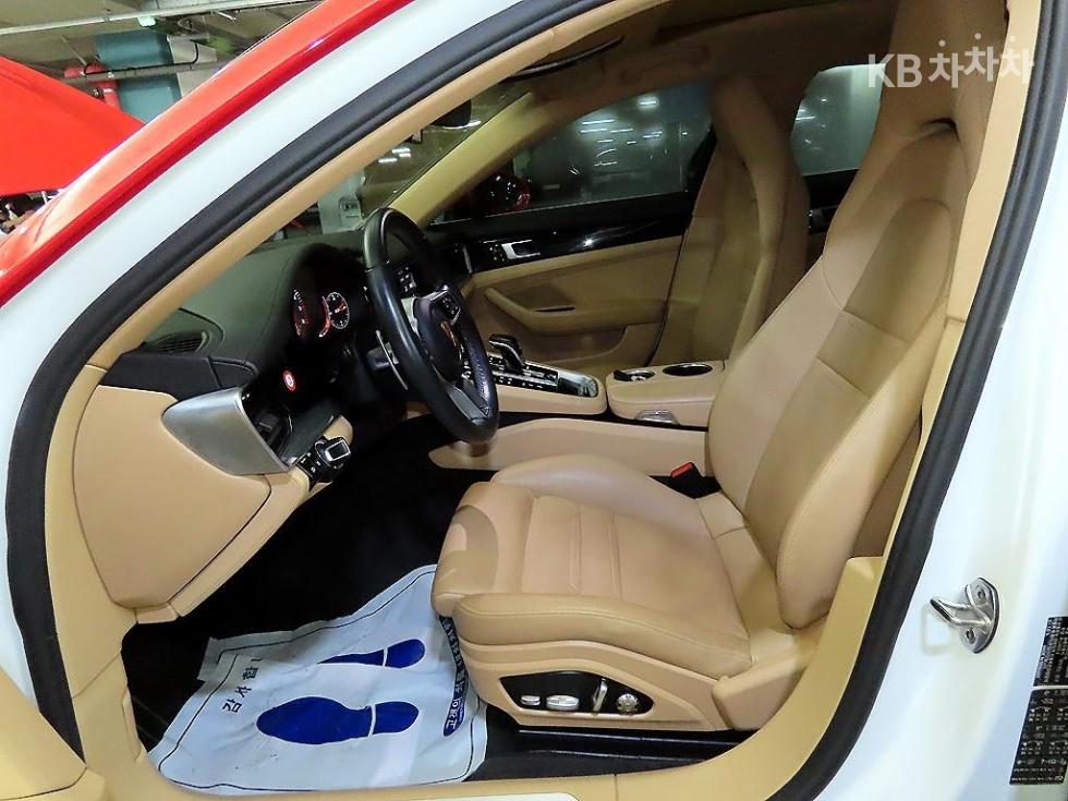 2019 Porsche (971) photo