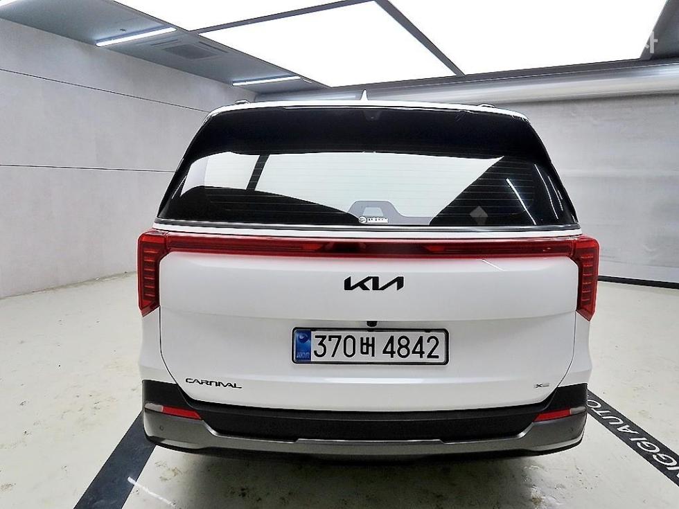 2025 Kia 4 photo