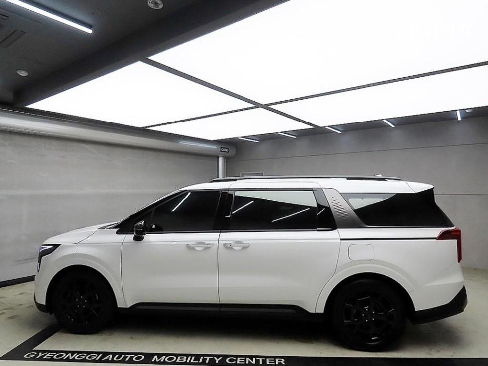 2025 Kia 4 photo