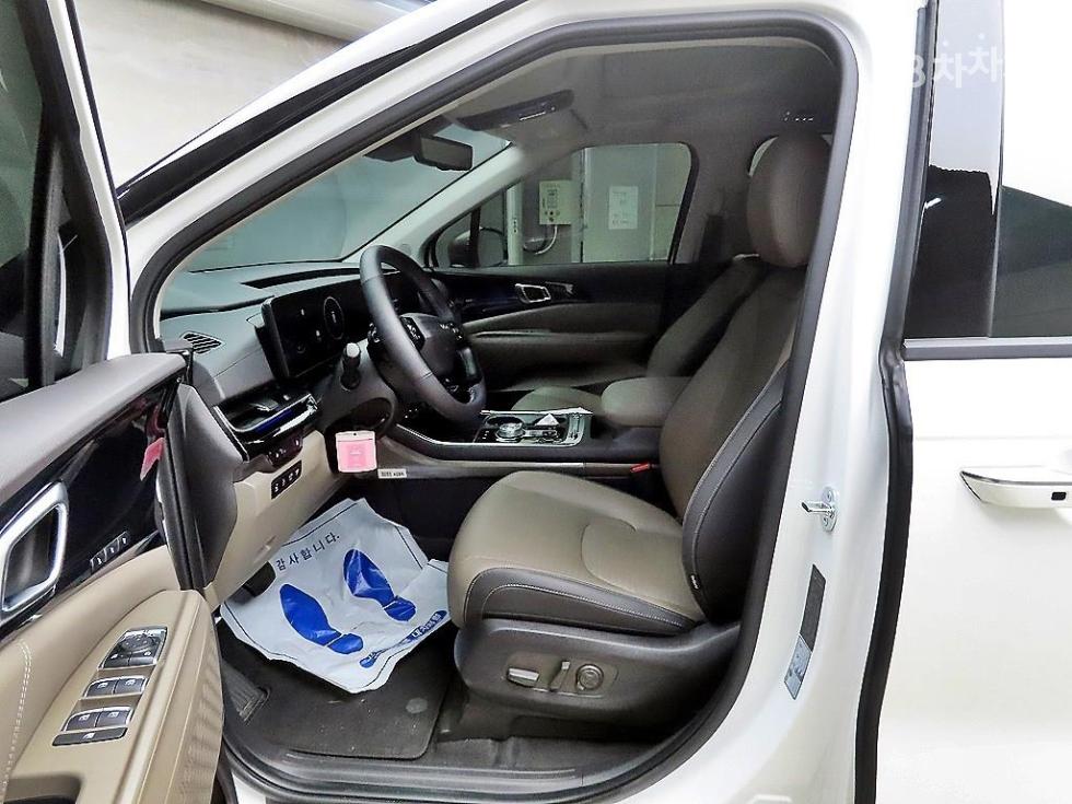 2025 Kia 4 photo