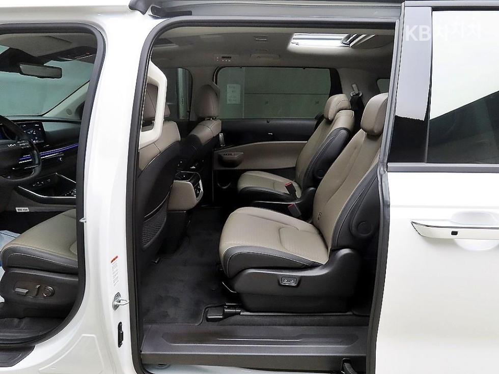 2025 Kia 4 photo
