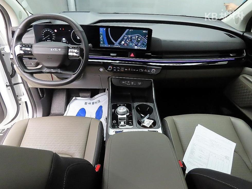 2025 Kia 4 photo