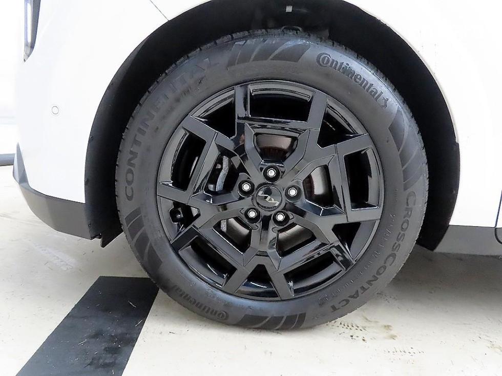 2025 Kia 4 photo