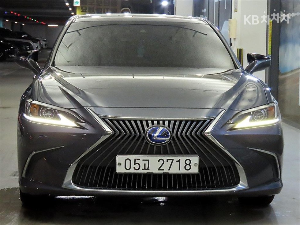 Lexus Es 300H 2019 photo 2