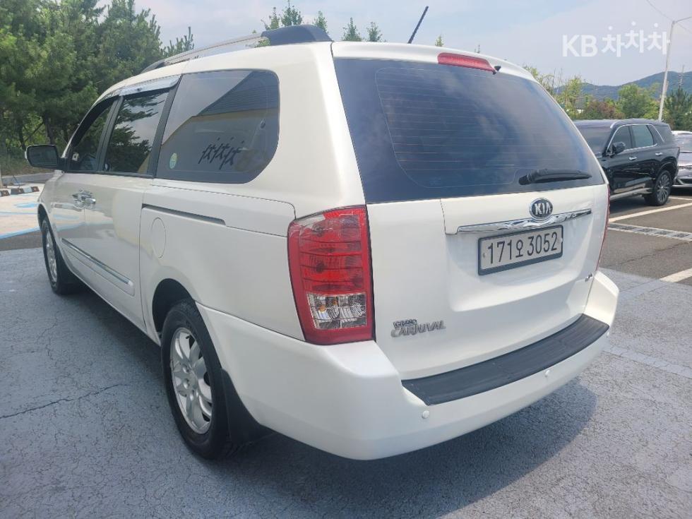 Kia Carnival — miniaturë 4