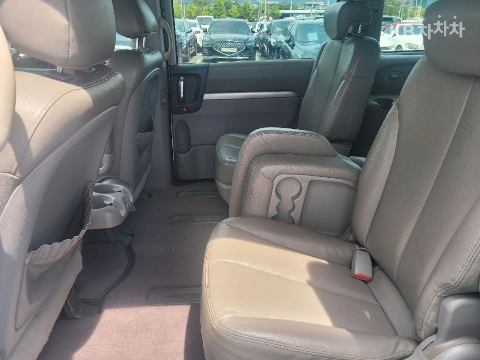 Kia Carnival — miniaturë 8