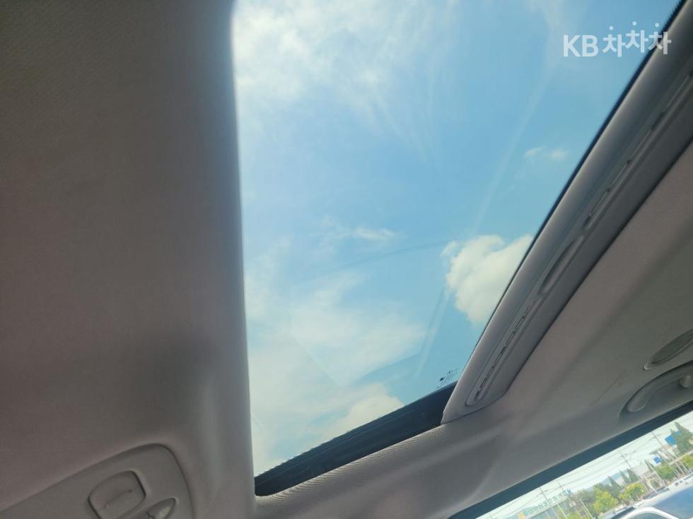 Kia Carnival — miniaturë 15