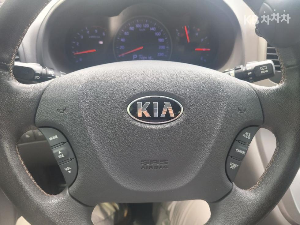 Kia Carnival — miniaturë 18