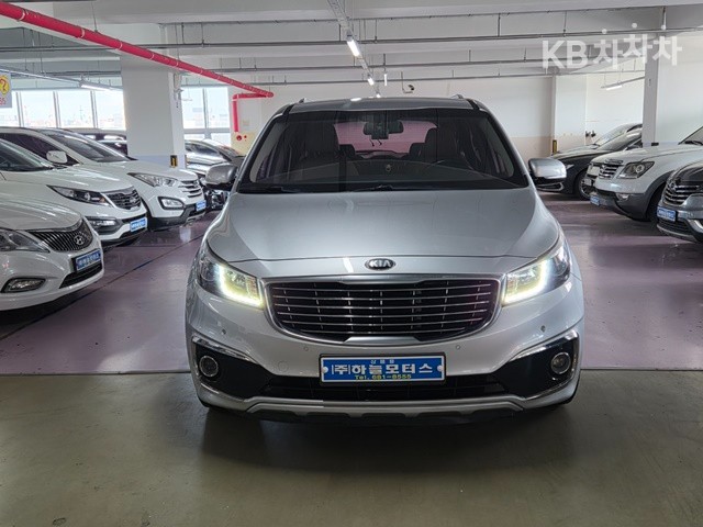 Kia Carnival — miniaturë 2