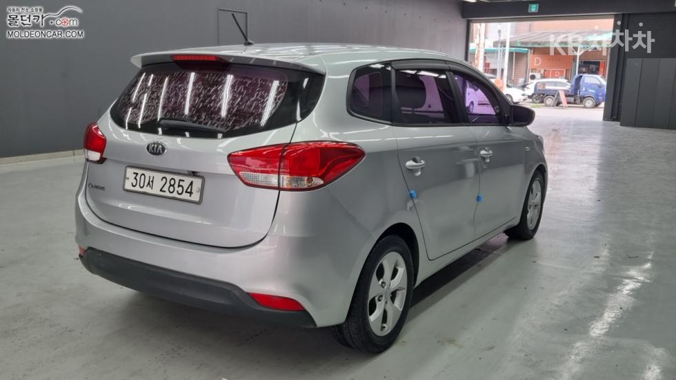 Kia Carens — miniaturë 2