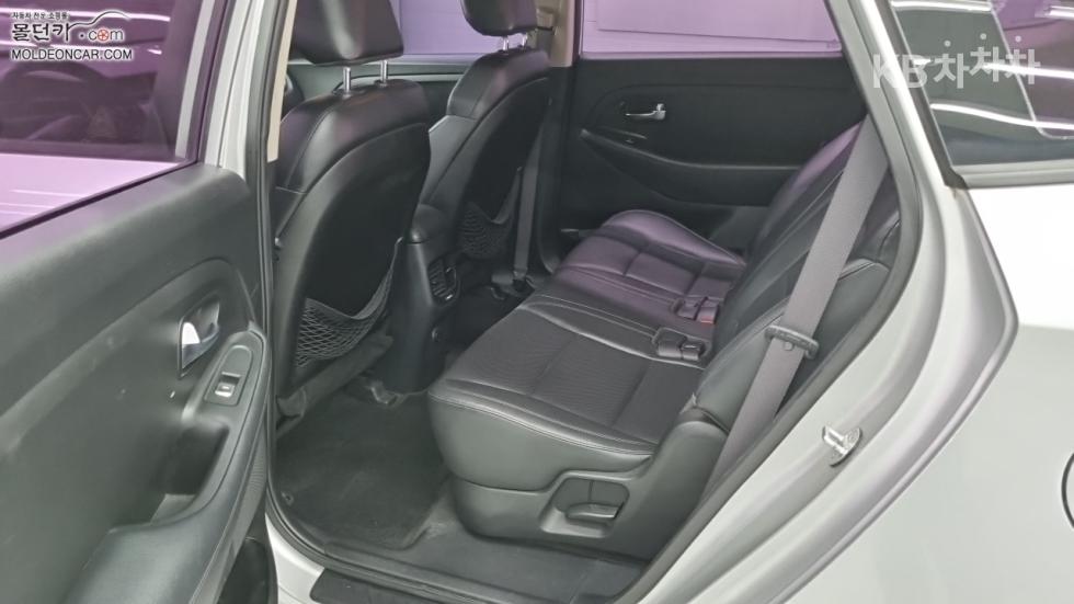 Kia Carens — miniaturë 10