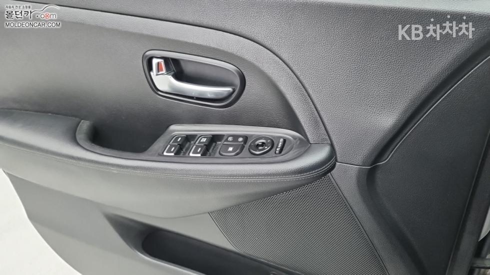 Kia Carens — miniaturë 17