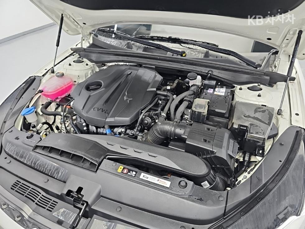 2023 Kia K5 3 photo