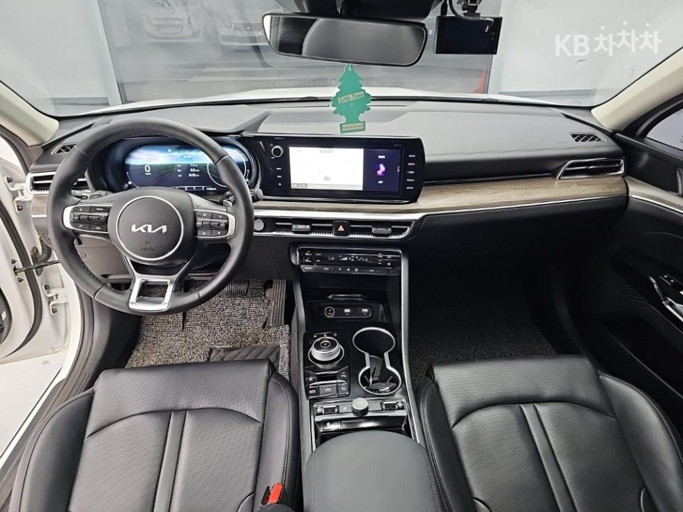 2023 Kia K5 3 photo