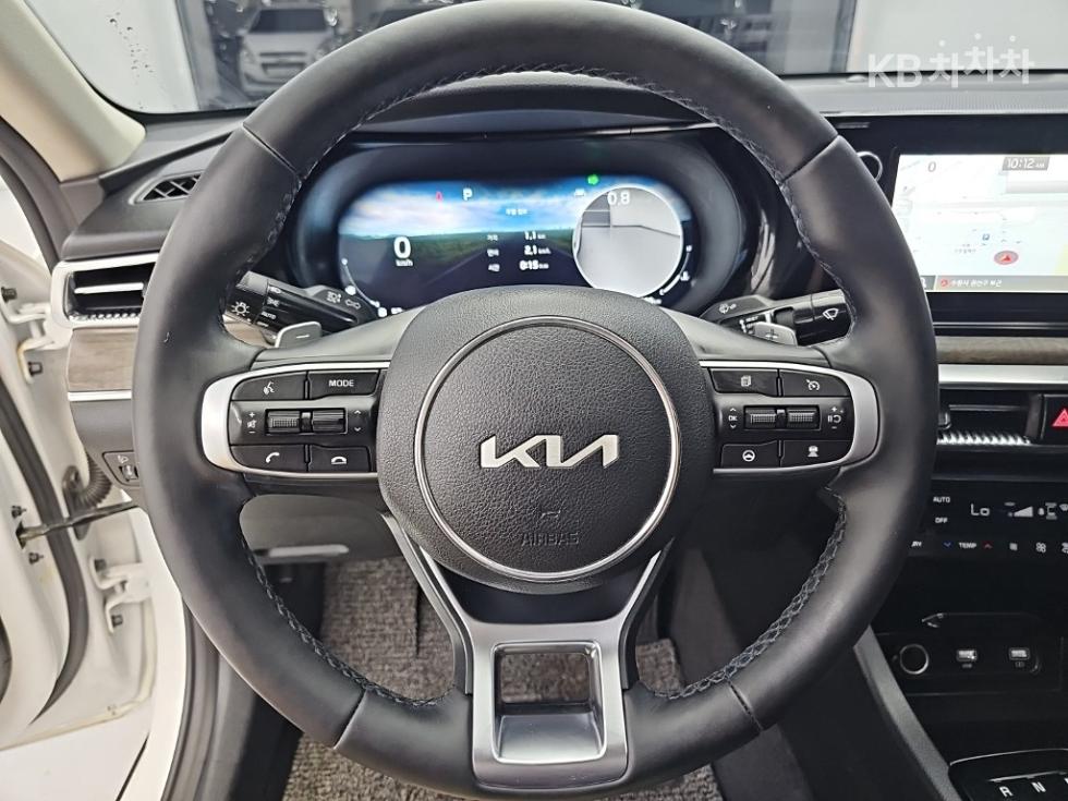 2023 Kia K5 3 photo