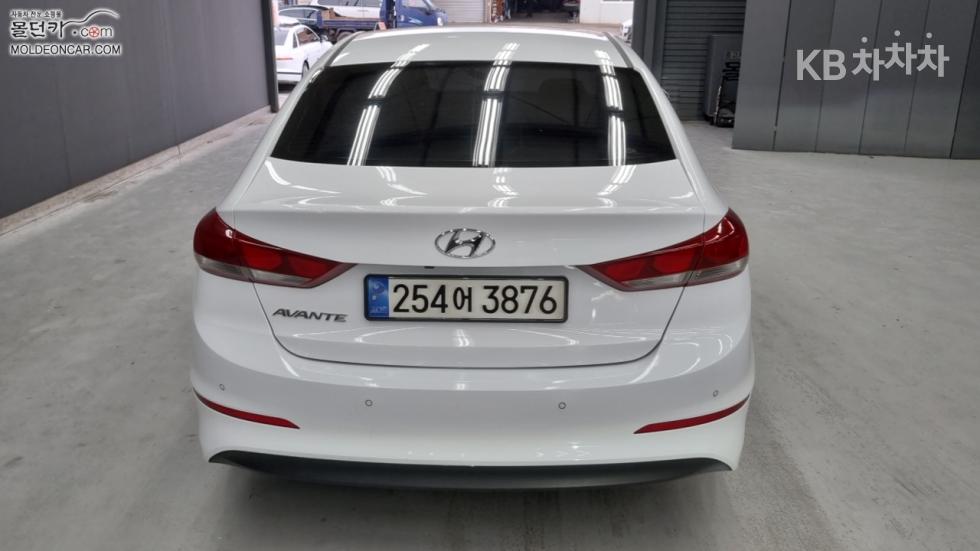 Hyundai Avante — miniaturë 4