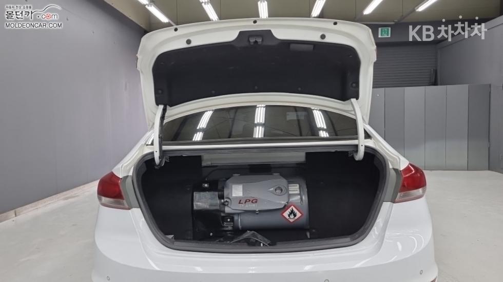 Hyundai Avante — miniaturë 18