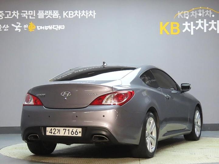Hyundai Genesis Coupe 2010 photo 2