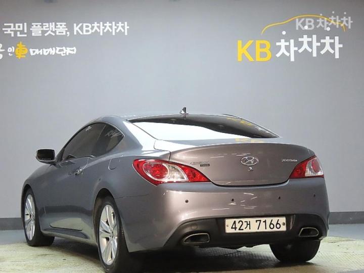 Hyundai Genesis Coupe 2010 photo 4