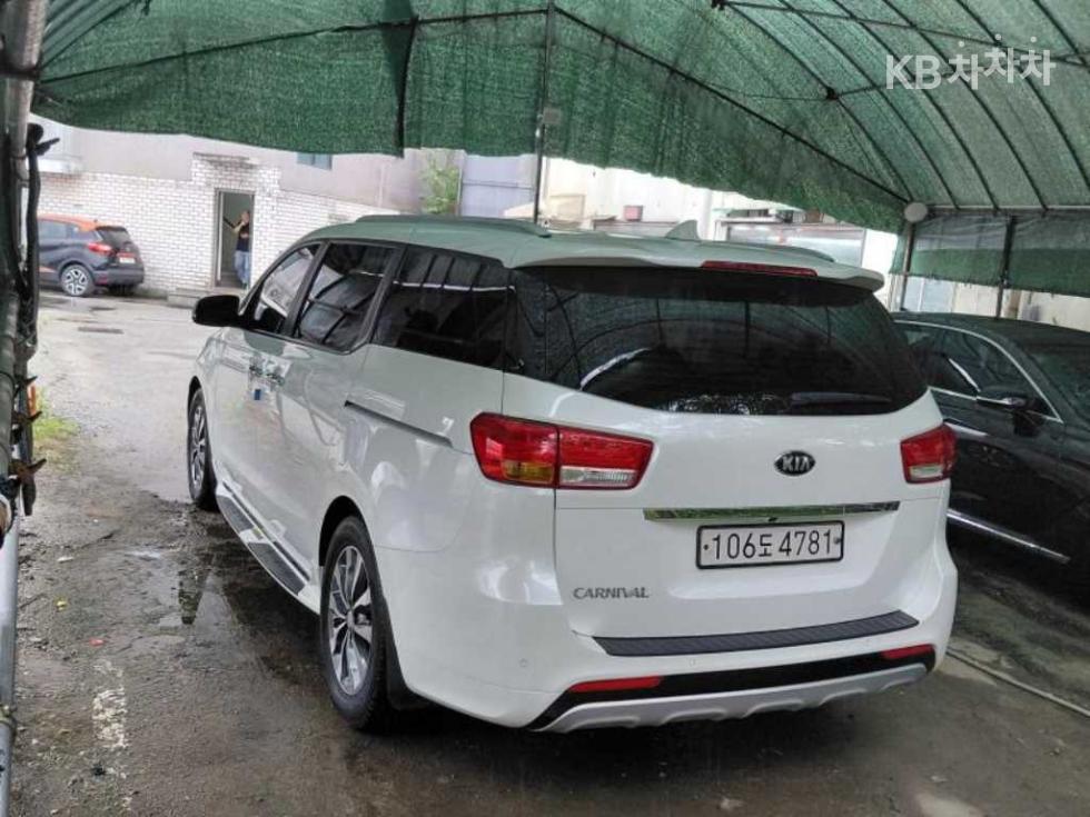 Kia Carnival — miniaturë 2