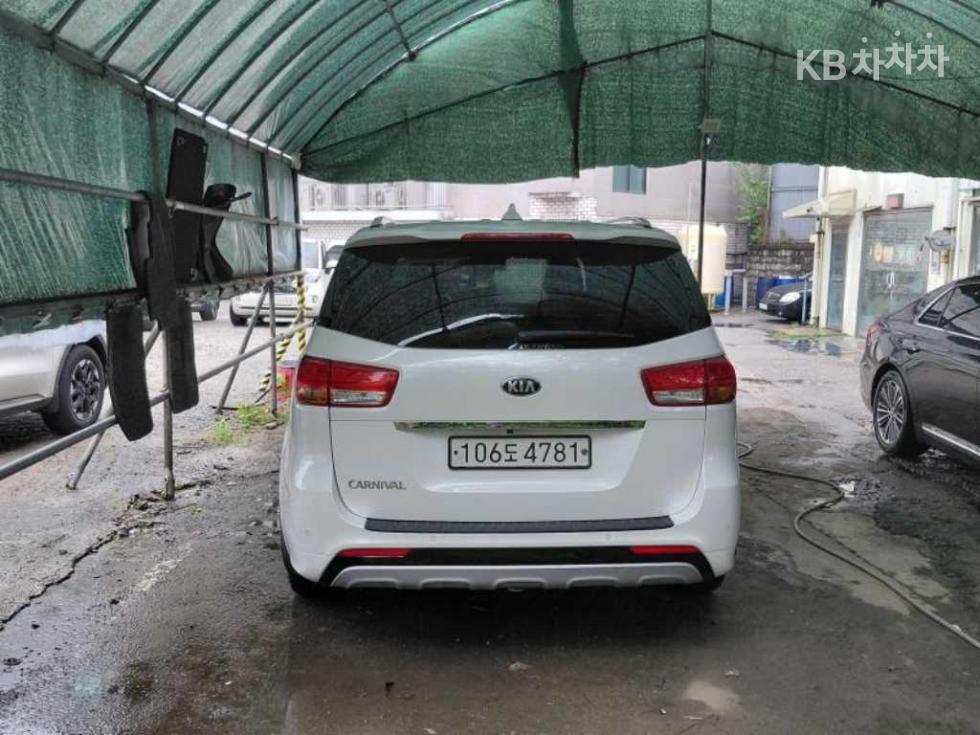 Kia Carnival — miniaturë 4
